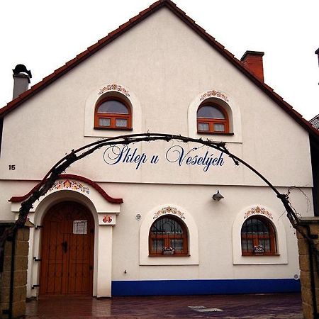 Sklep U Veselych Apartment Mutenice Exterior photo