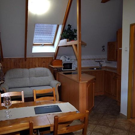Sklep U Veselych Apartment Mutenice Exterior photo