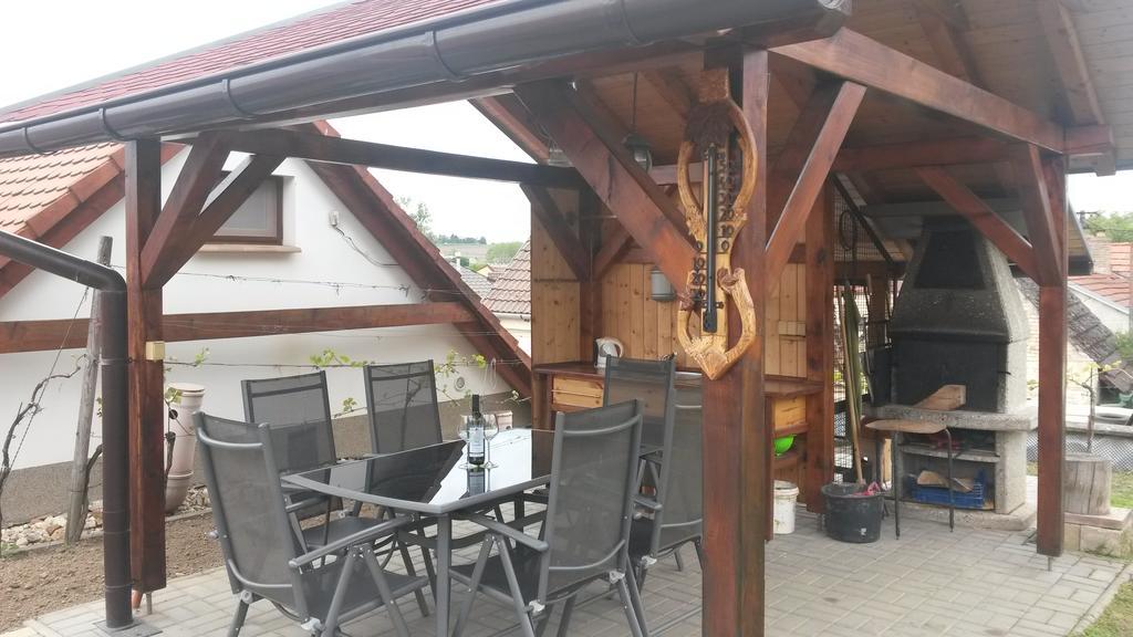 Sklep U Veselych Apartment Mutenice Exterior photo
