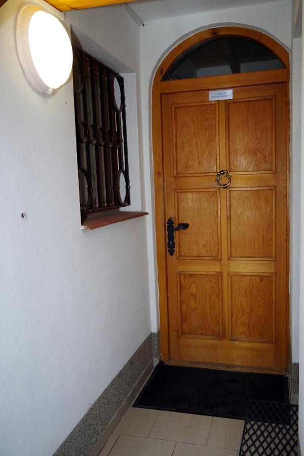 Sklep U Veselych Apartment Mutenice Exterior photo