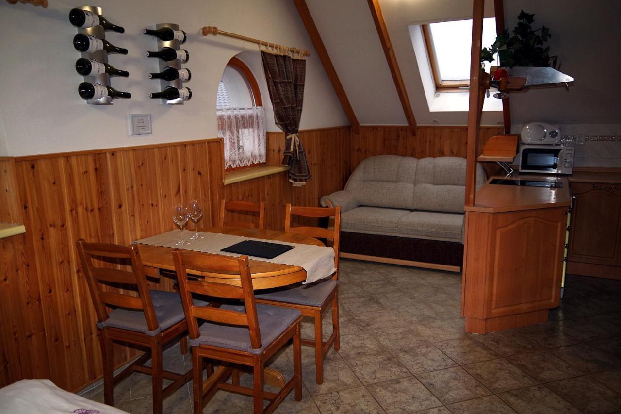 Sklep U Veselych Apartment Mutenice Exterior photo