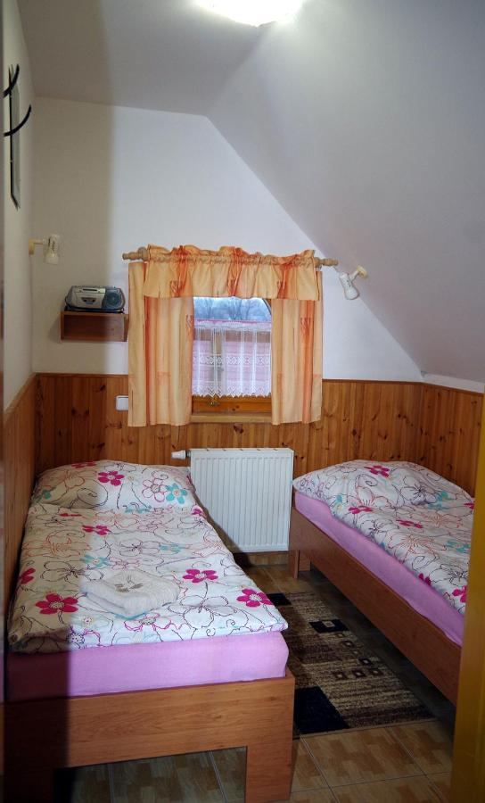 Sklep U Veselych Apartment Mutenice Exterior photo