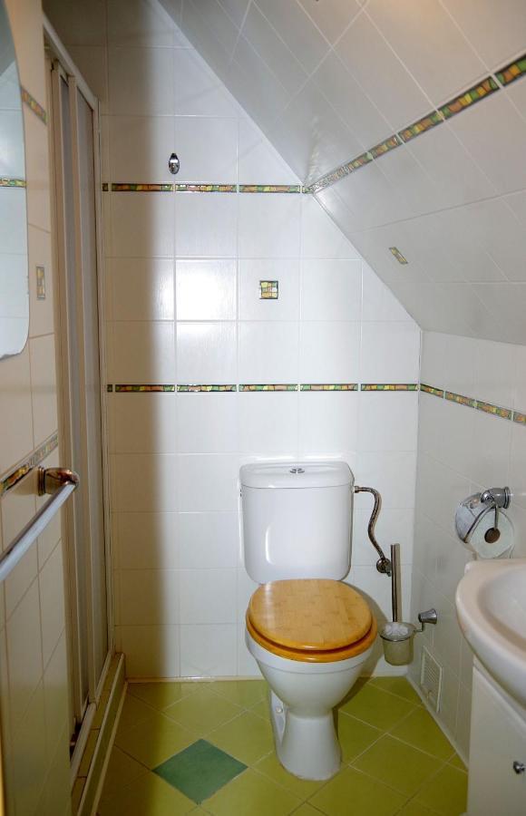 Sklep U Veselych Apartment Mutenice Exterior photo