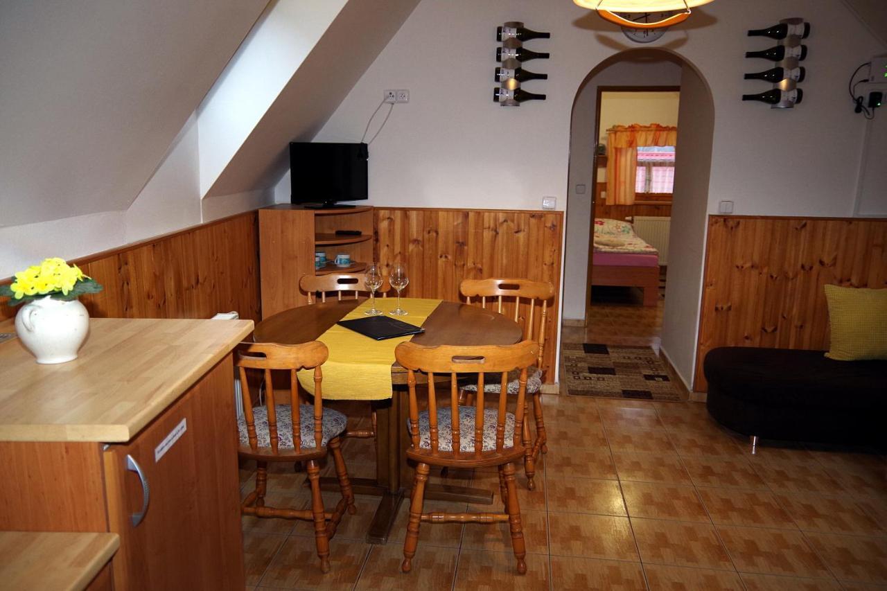Sklep U Veselych Apartment Mutenice Exterior photo