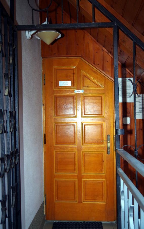Sklep U Veselych Apartment Mutenice Exterior photo