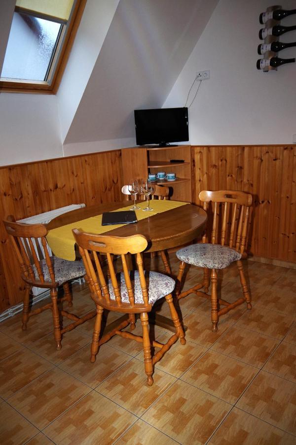 Sklep U Veselych Apartment Mutenice Exterior photo